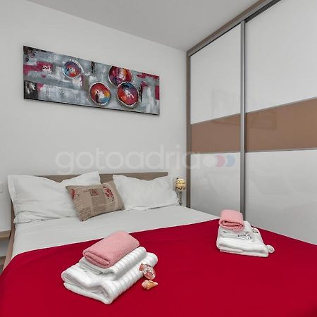 Luxury Apartment Poseidon - Free Beach Parking ماكارسكا المظهر الخارجي الصورة