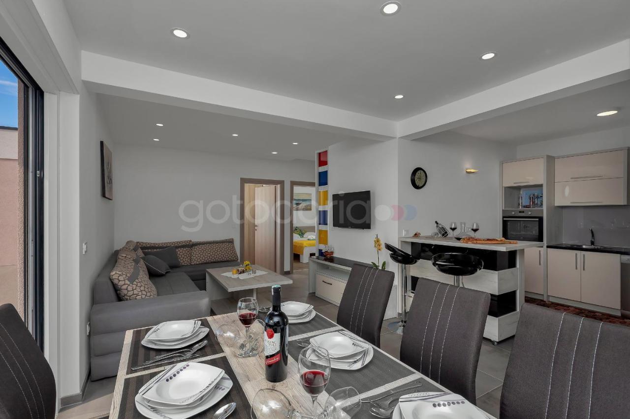Luxury Apartment Poseidon - Free Beach Parking ماكارسكا المظهر الخارجي الصورة