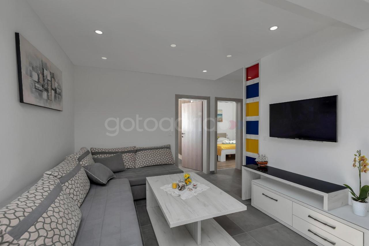Luxury Apartment Poseidon - Free Beach Parking ماكارسكا المظهر الخارجي الصورة
