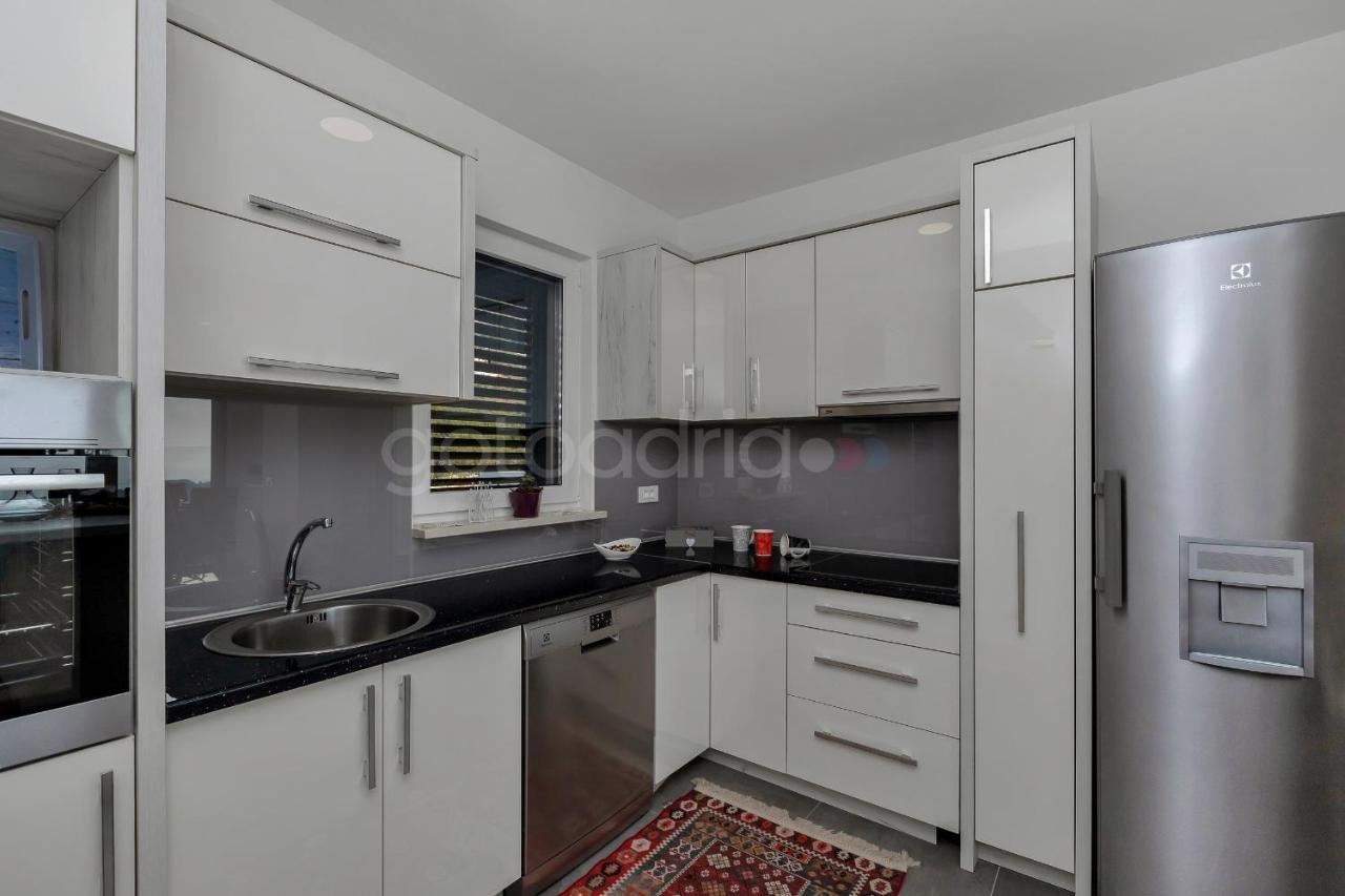 Luxury Apartment Poseidon - Free Beach Parking ماكارسكا المظهر الخارجي الصورة