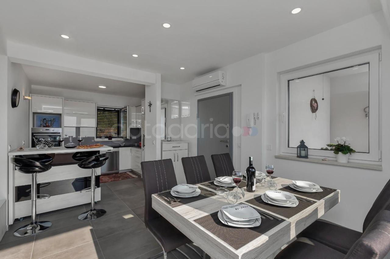 Luxury Apartment Poseidon - Free Beach Parking ماكارسكا المظهر الخارجي الصورة