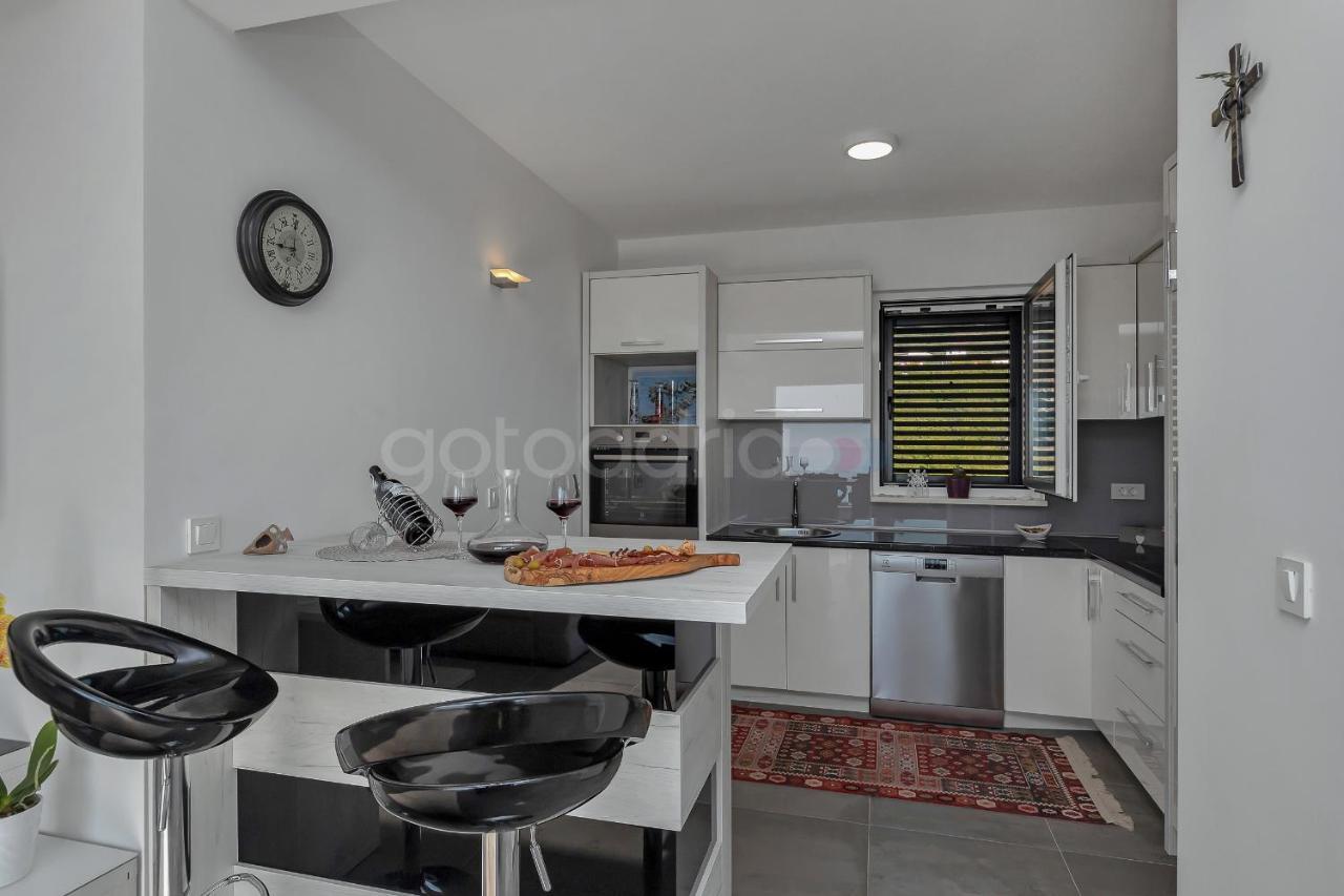 Luxury Apartment Poseidon - Free Beach Parking ماكارسكا المظهر الخارجي الصورة